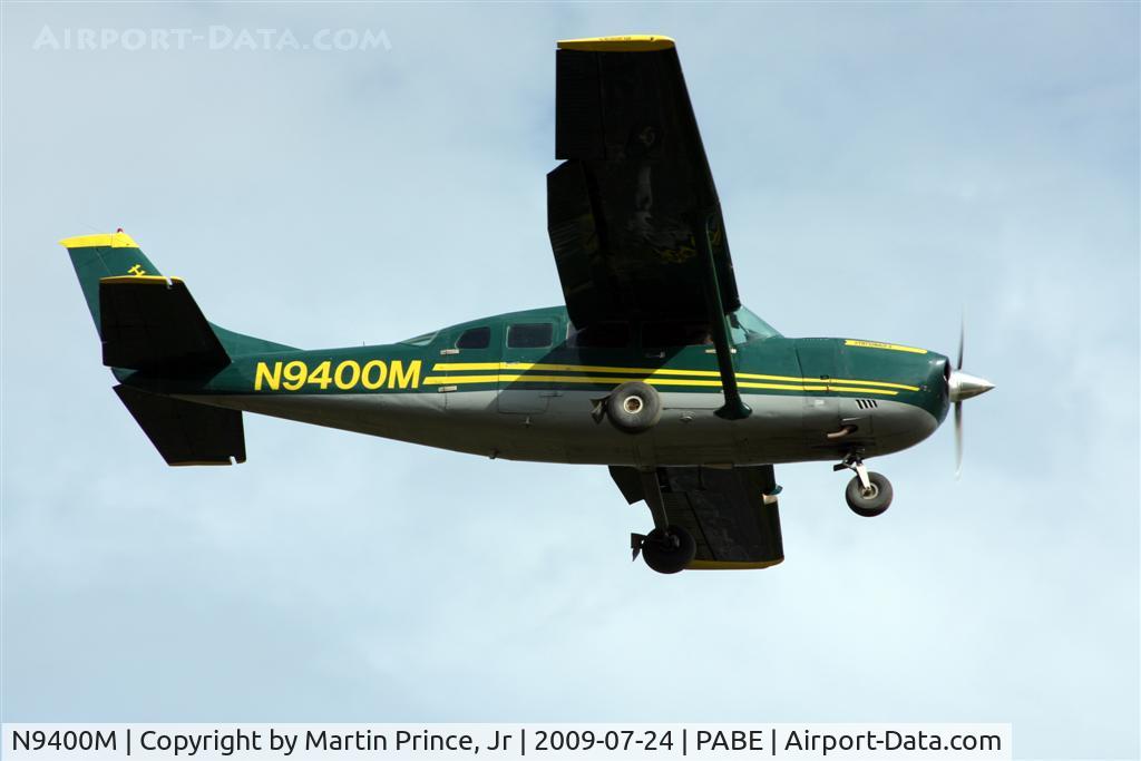 N9400M, 1981 Cessna 207A C/N 20700687, Frontier Alaska Cessna 207 landing 18 Bethel