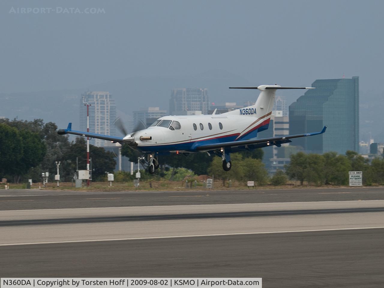 N360DA, 1999 Pilatus PC-12/45 C/N 270, N360DA arriving on RWY 21