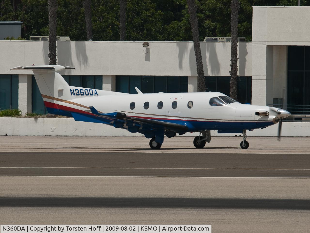 N360DA, 1999 Pilatus PC-12/45 C/N 270, N360DA taxiing