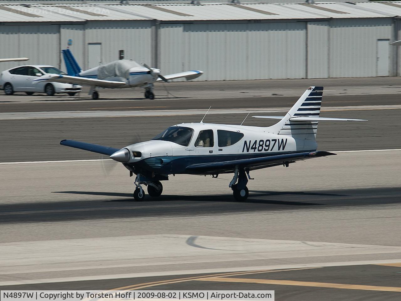 N4897W, 1977 Rockwell International 114 Commander C/N 14227, N4897W departing from RWY 21
