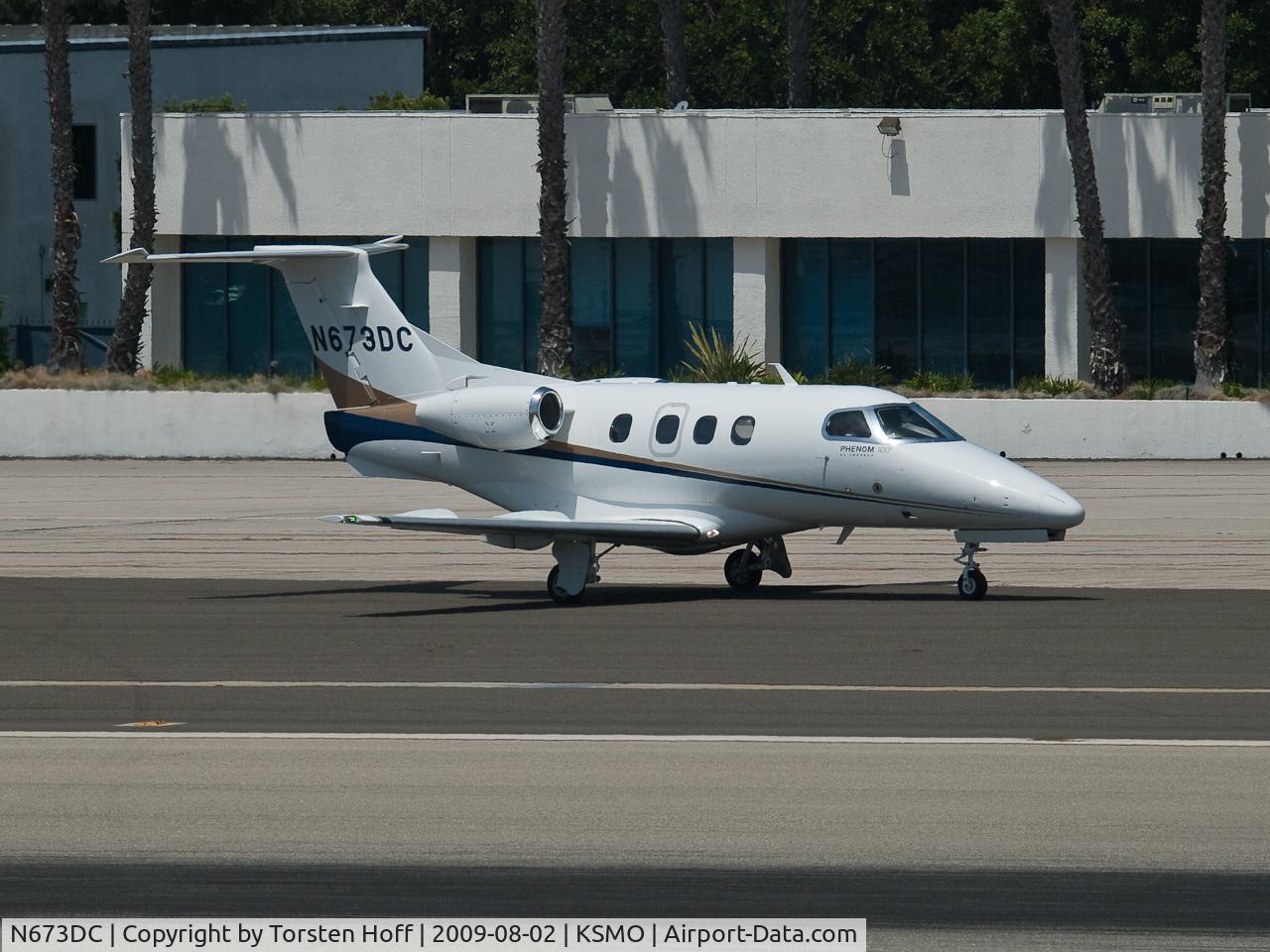 N673DC, 2008 Embraer EMB-500 Phenom 100 C/N 50000010, N673DC taxiing