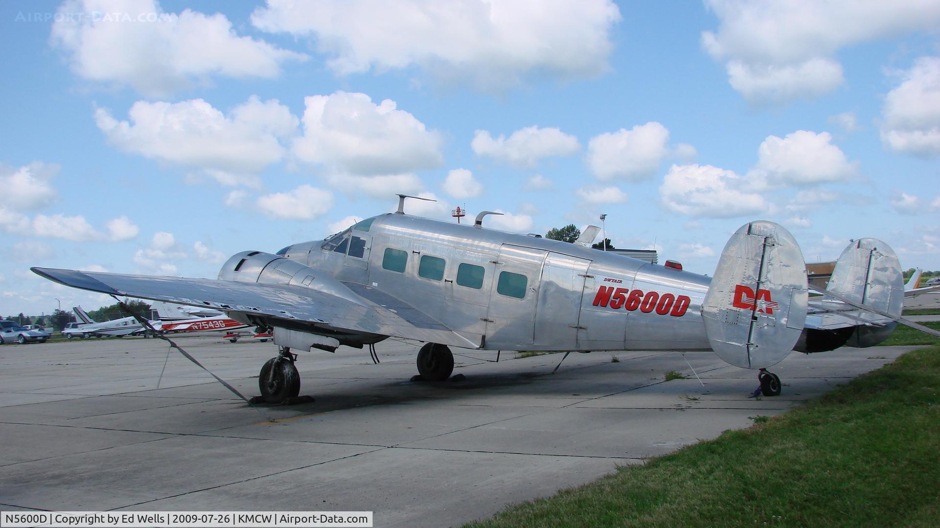 N5600D, 1957 Beech E18S C/N BA-296, Ramp fixture at MCW