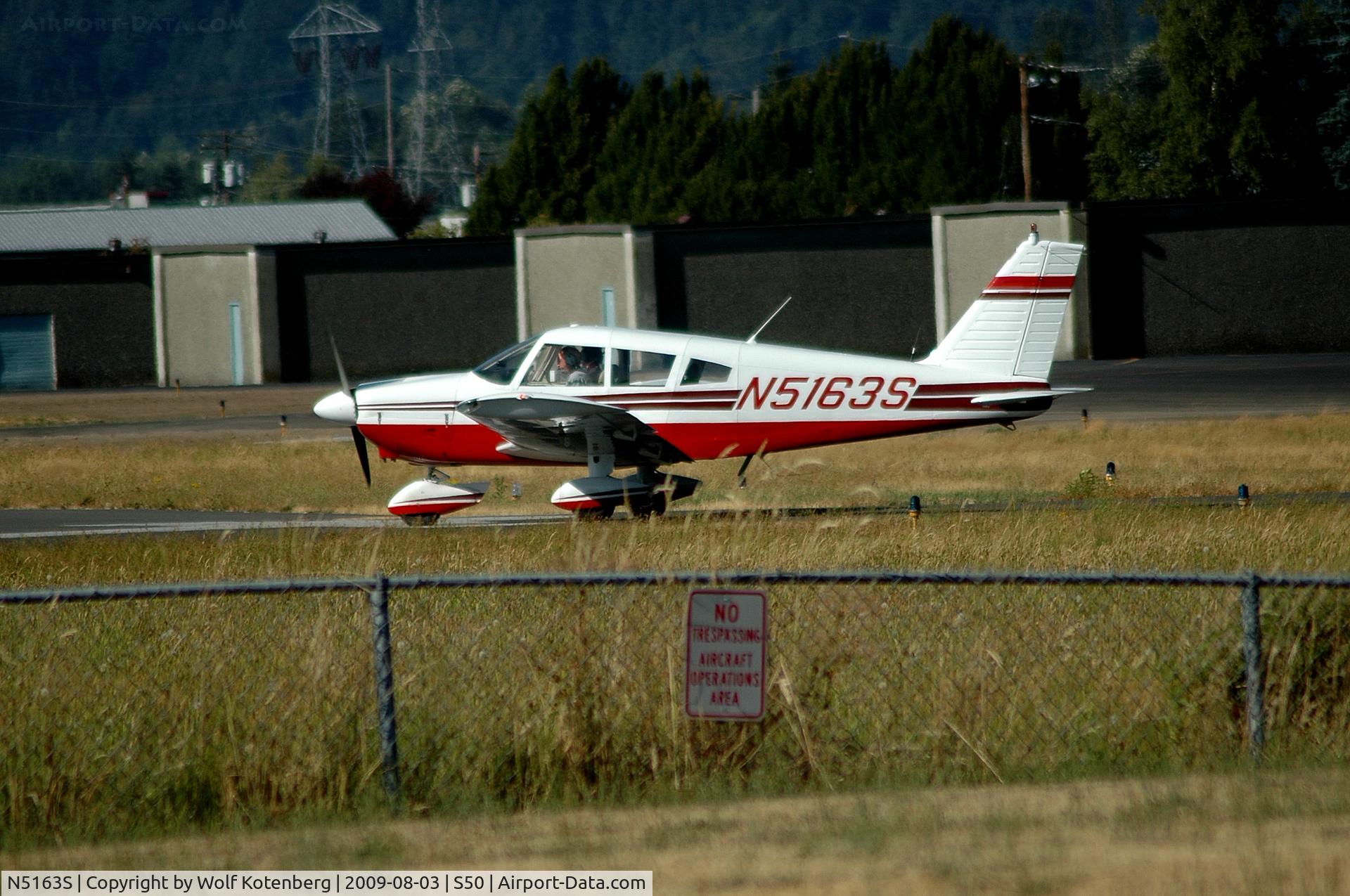 N5163S, 1970 Piper PA-28-180 C/N 28-7105017, rolling toward the active