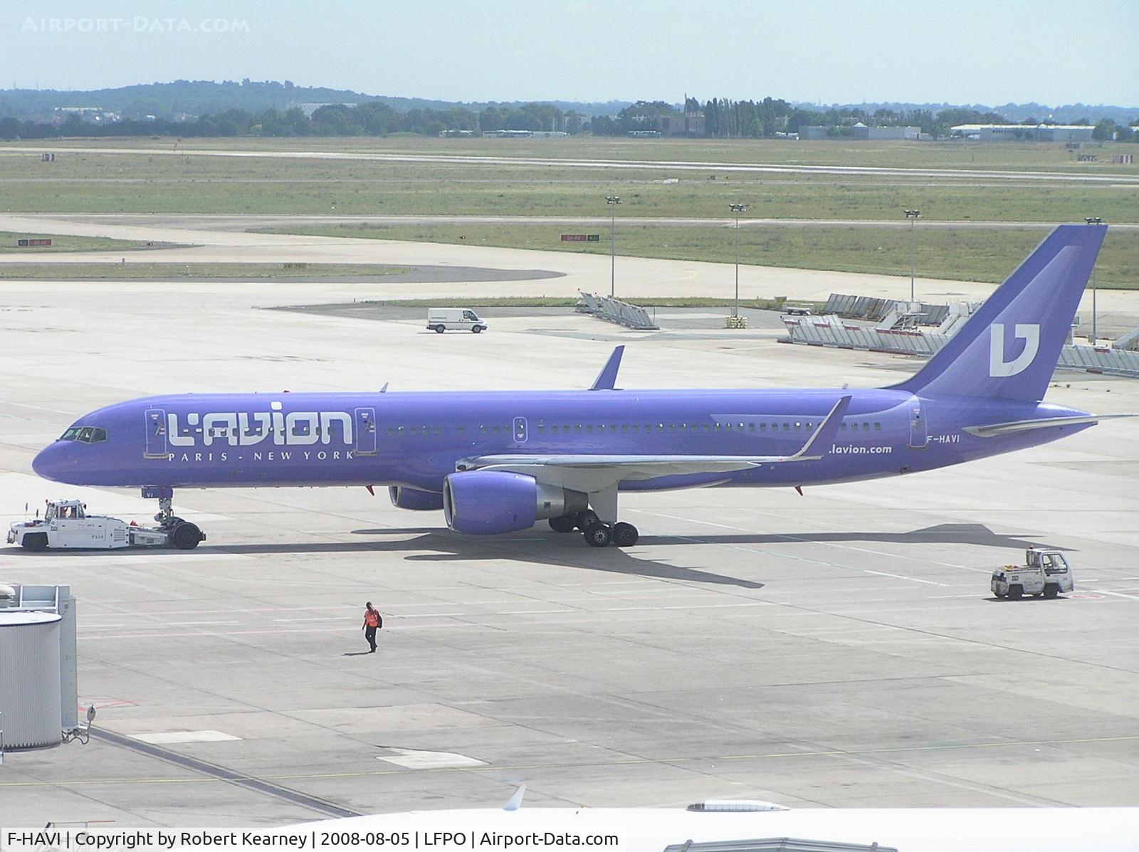 F-HAVI, 1990 Boeing 757-26D C/N 24473, L'Avion pushing back