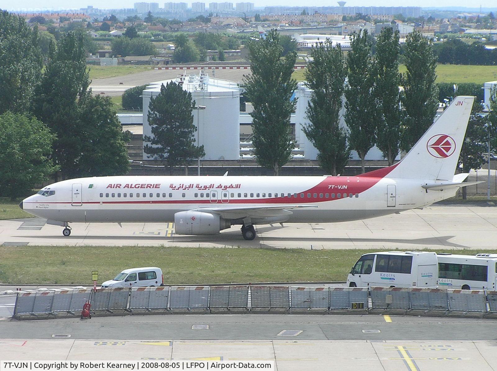 7T-VJN, 2001 Boeing 737-8D6 C/N 30206, Air Algerie going to stand