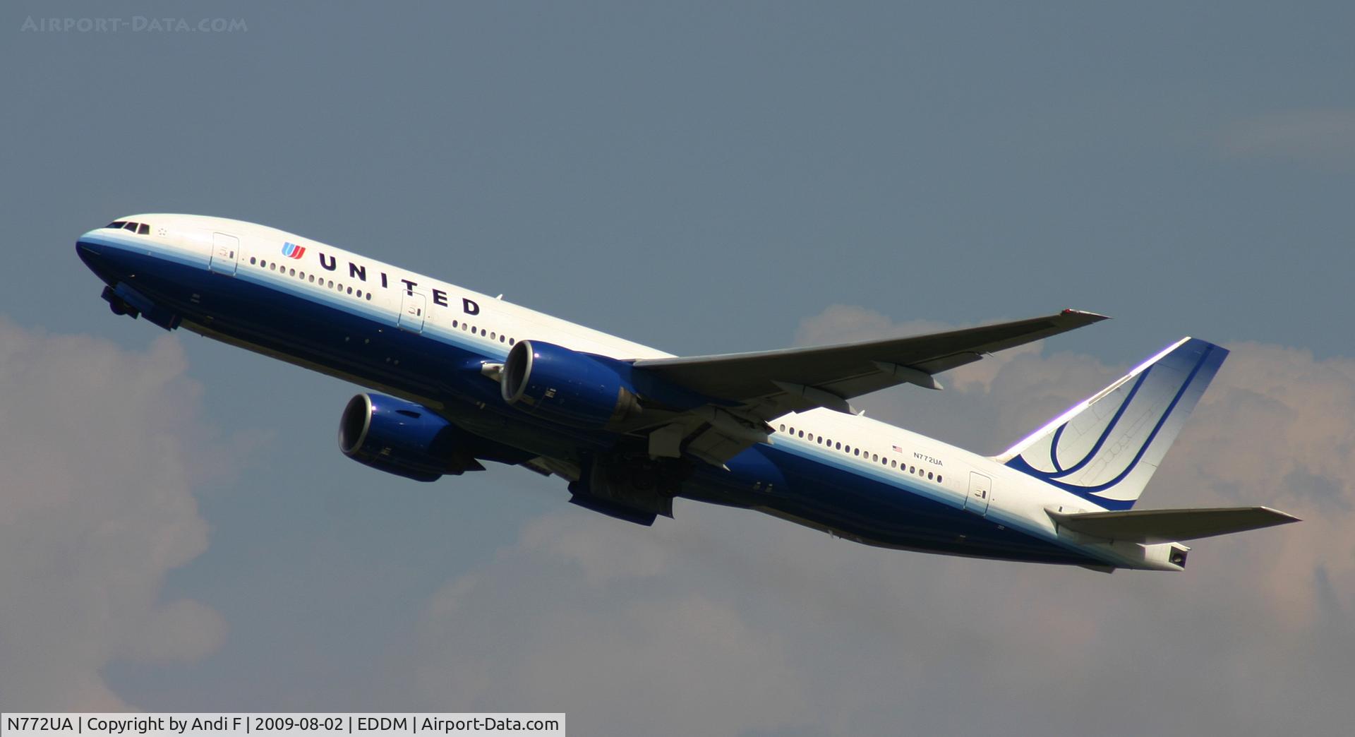 N772UA, 1995 Boeing 777-222 C/N 26930, -