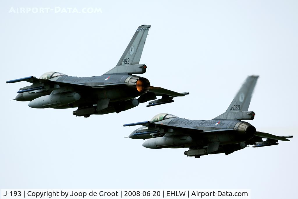 J-193, Fokker F-16AM Fighting Falcon C/N 6D-100, take off of a pair F-16s for the air power demo at the Leeuwarden open house.