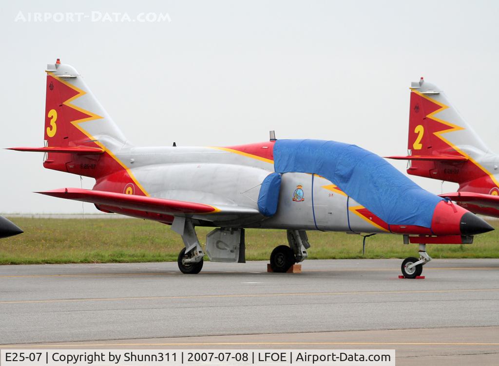 E25-07, CASA C-101EB Aviojet C/N EB01-07-007, Used as a demo during LFOE Airshow 2007