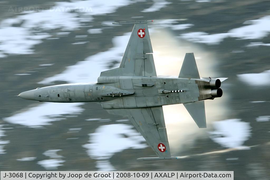 J-3068, Northrop F-5E Tiger II C/N L.1068, High speed run of the armament range at the Axalp.