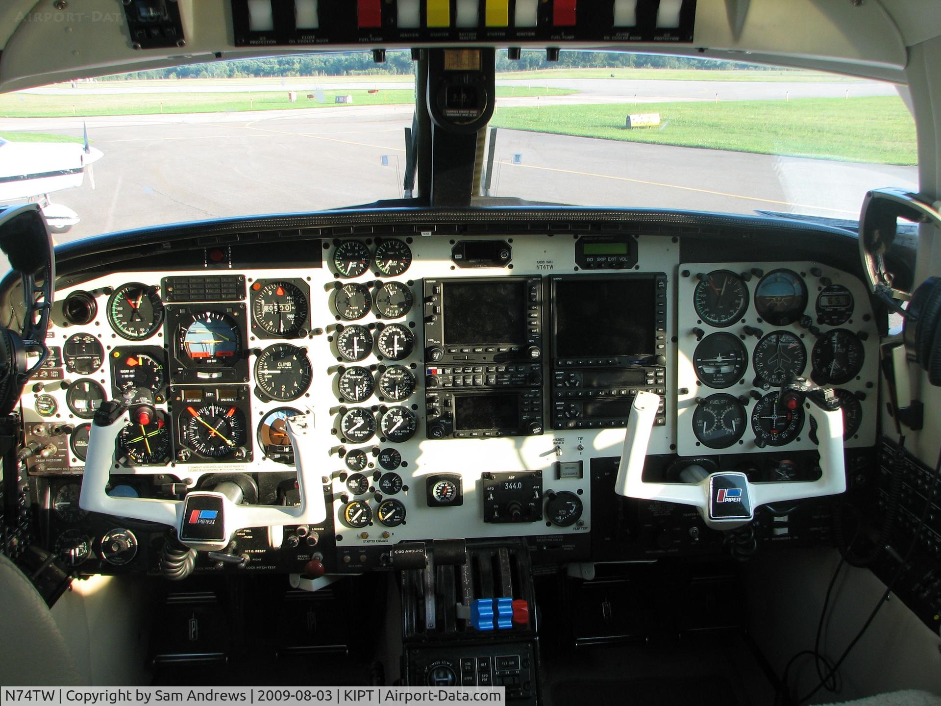 N74TW, Piper PA-31T Cheyenne C/N 31T-7920067, The office!
