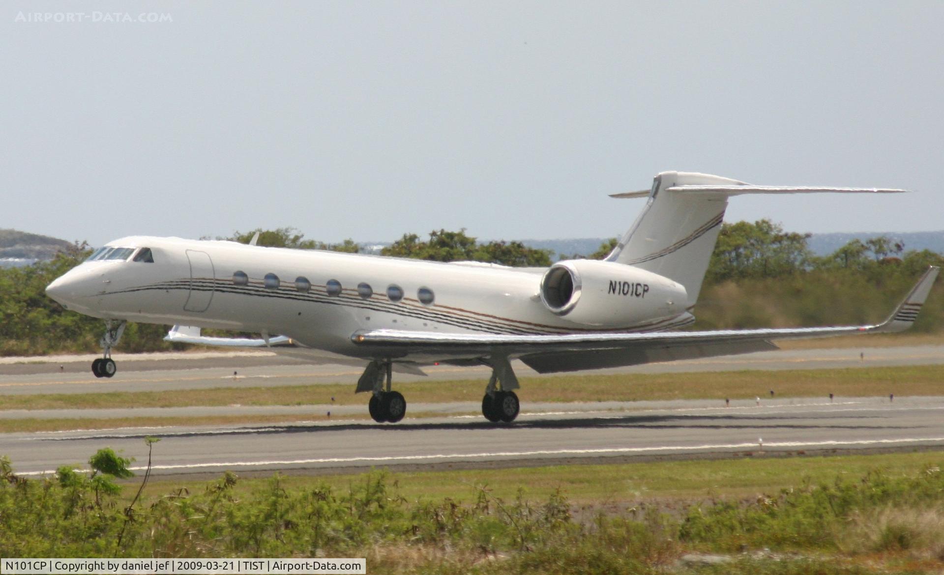 N101CP, 2008 Gulfstream Aerospace GV-SP (G550) C/N 5207, taking off from Tist