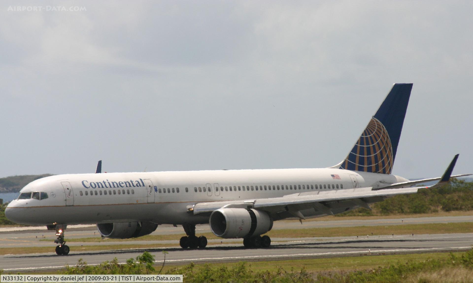 N33132, 1998 Boeing 757-224 C/N 29281, landing at tist