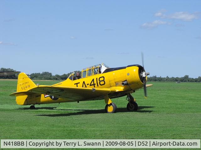 N418BB, 1945 North American AT-6D C/N 53418, Arriving at Geneseo.