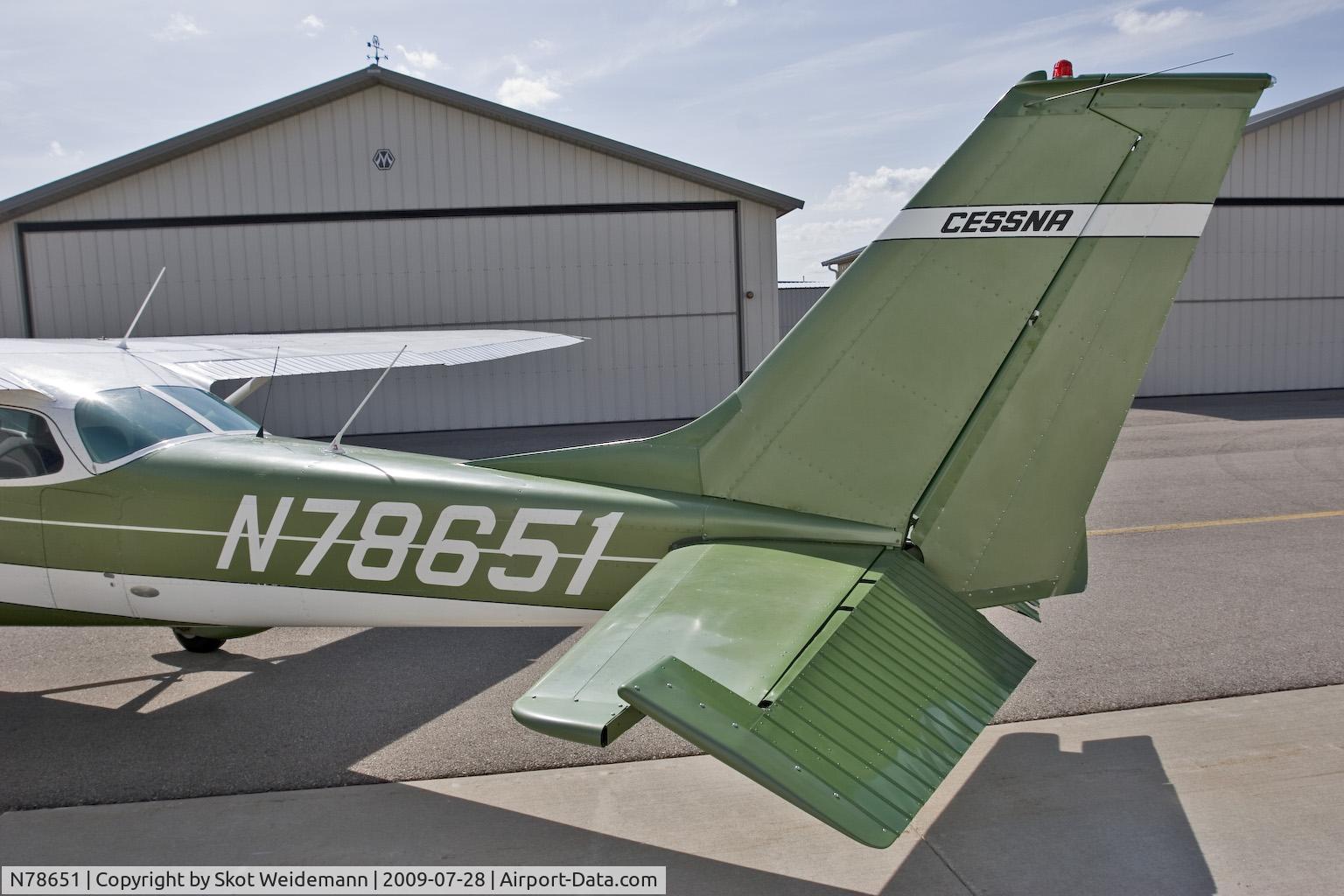 N78651, 1968 Cessna 172K Skyhawk C/N 17257705, Tail left rear