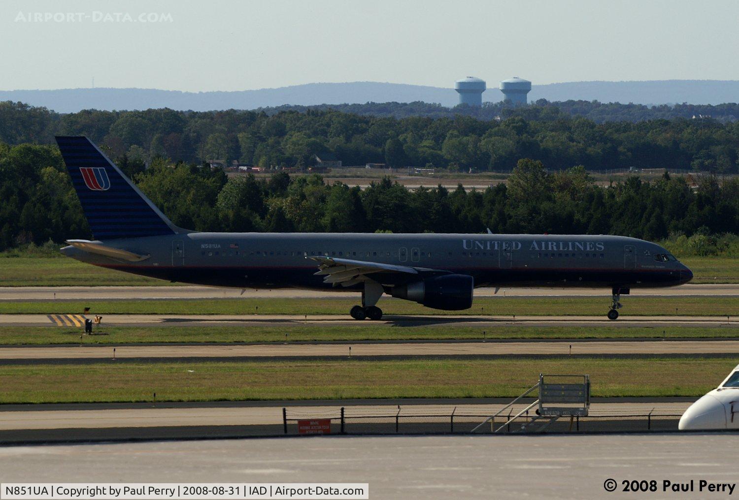 N851UA, 2002 Airbus A319-131 C/N 1664, Fresh arrival