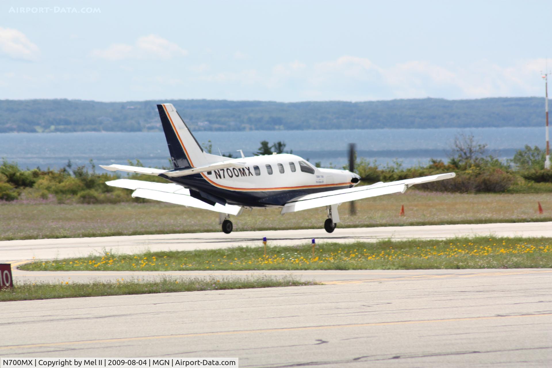 N700MX, 1991 Socata TBM-700 C/N 14, Landing RWY 28