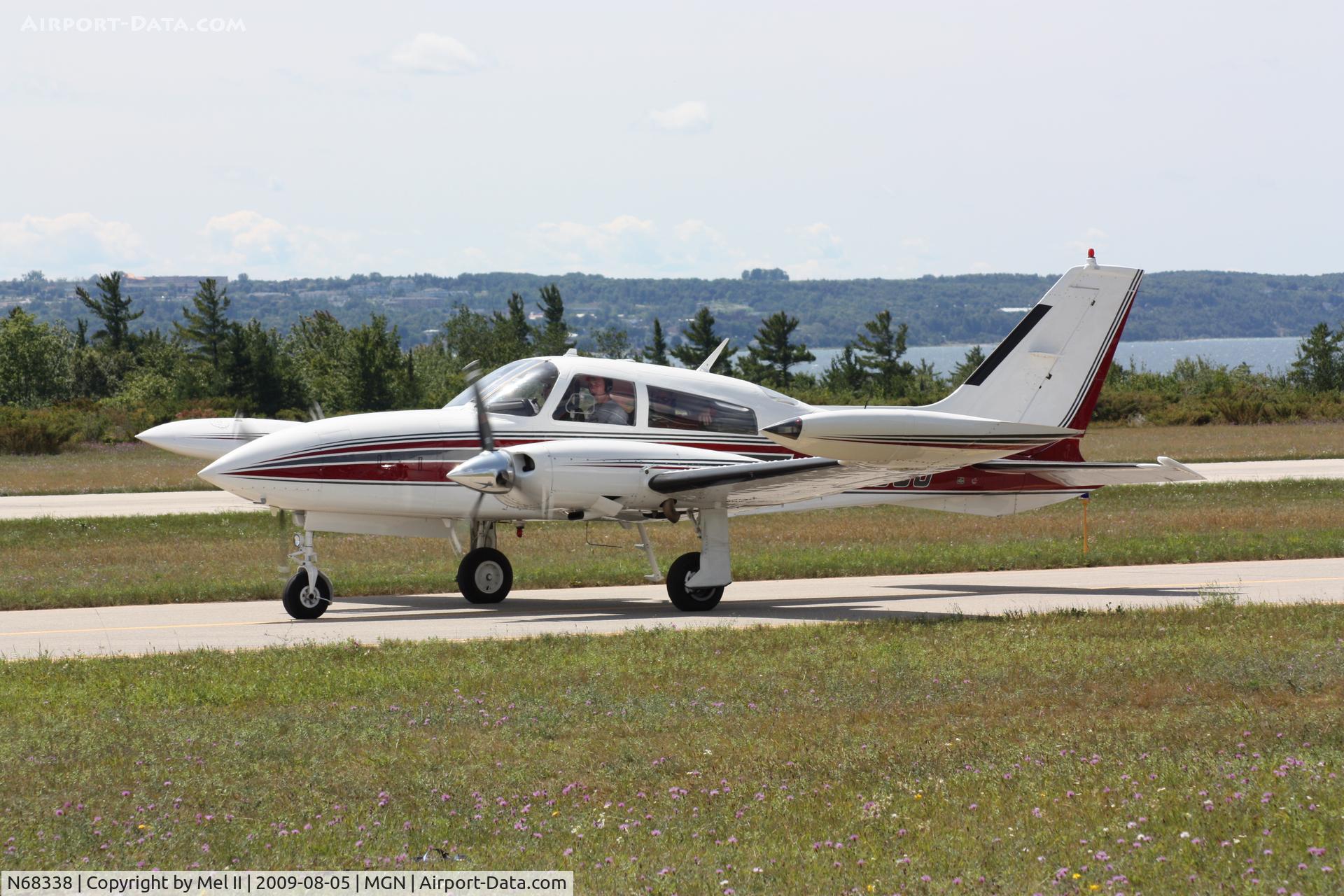 N68338, 1981 Cessna T310R C/N 310R2133, Taxi From Landing RWY 28