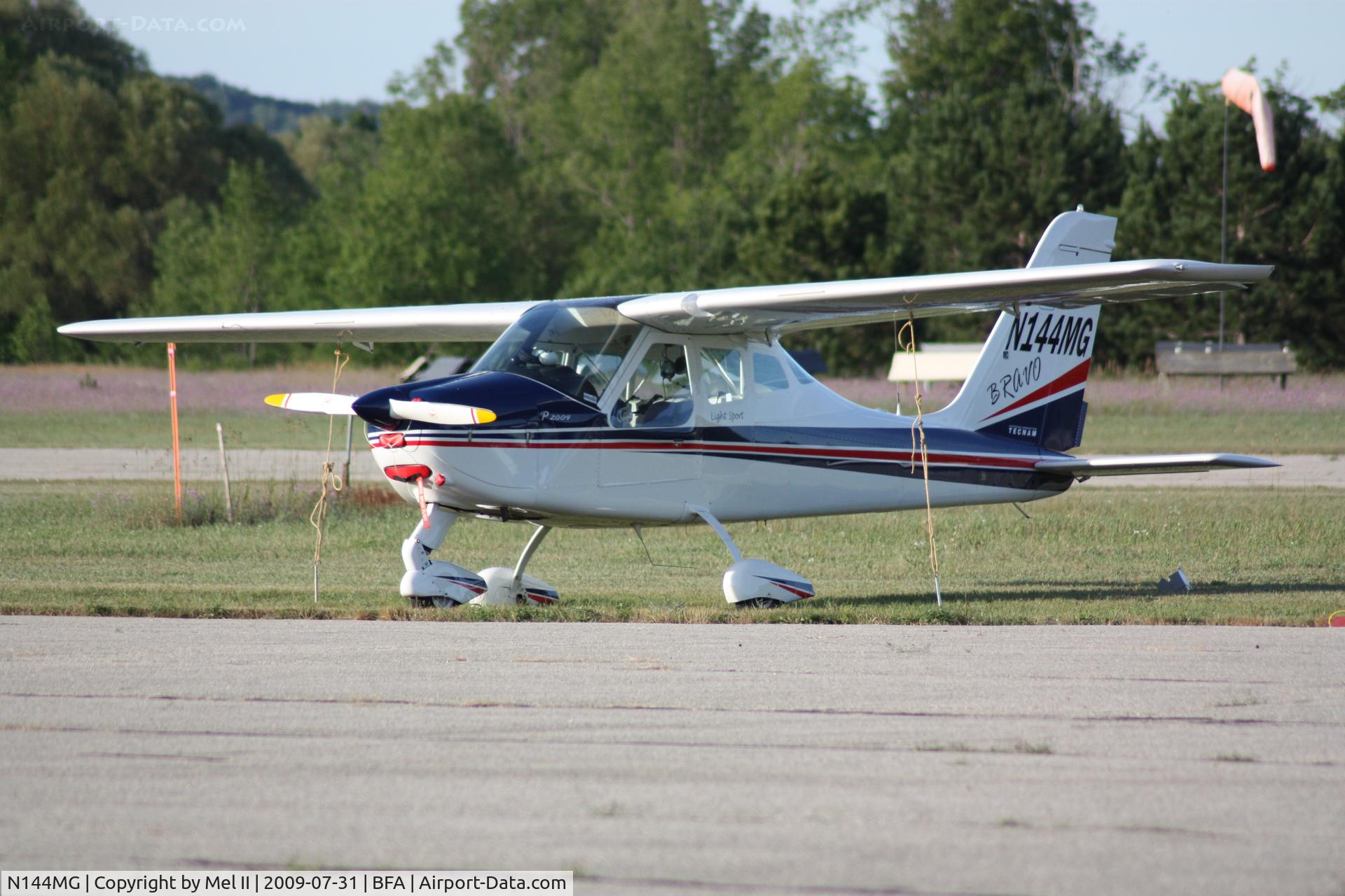 N144MG, 2005 Tecnam P-2004 Bravo C/N 041, Parked