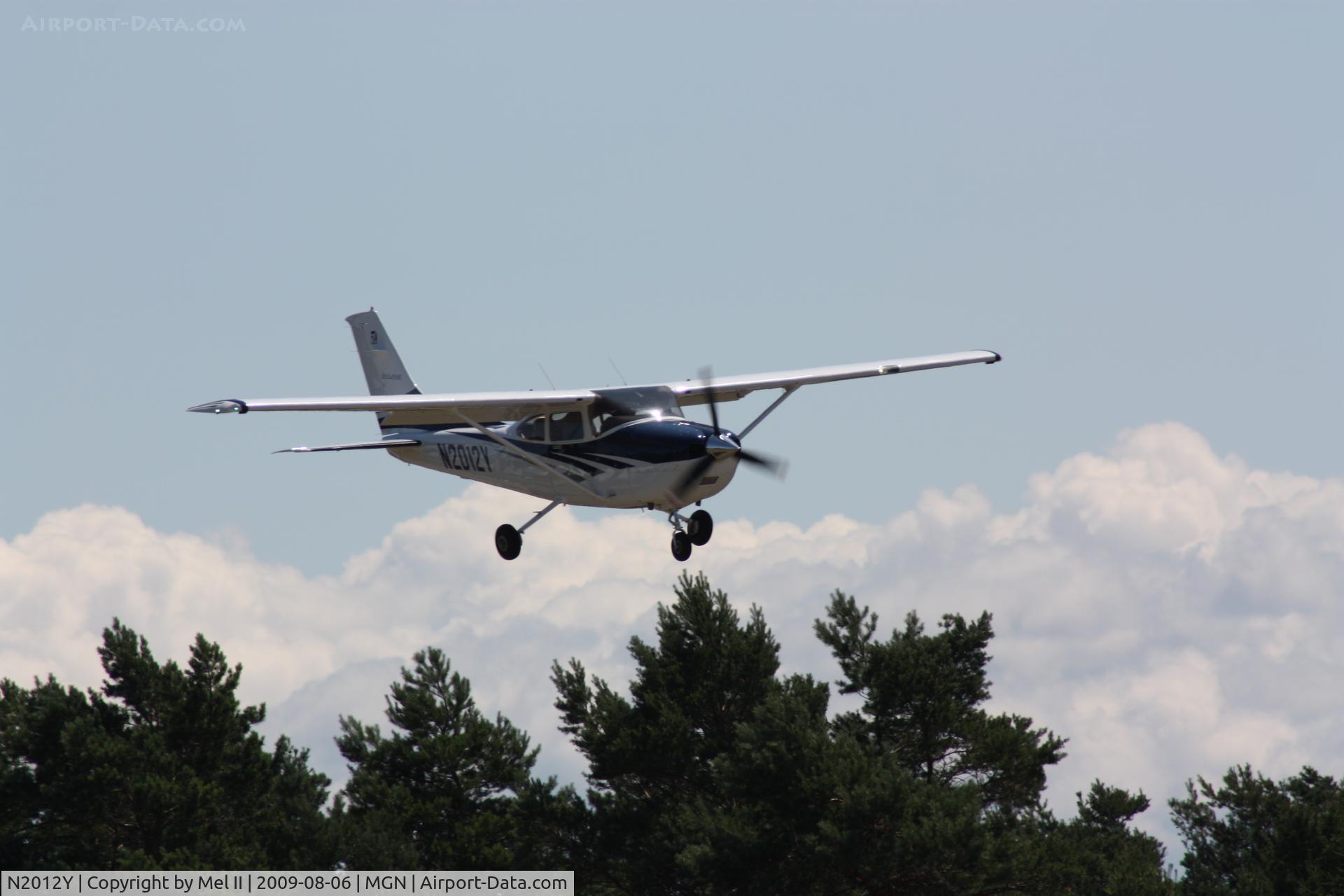 N2012Y, 2006 Cessna 182T Skylane C/N 18281770, Landing RWY 28