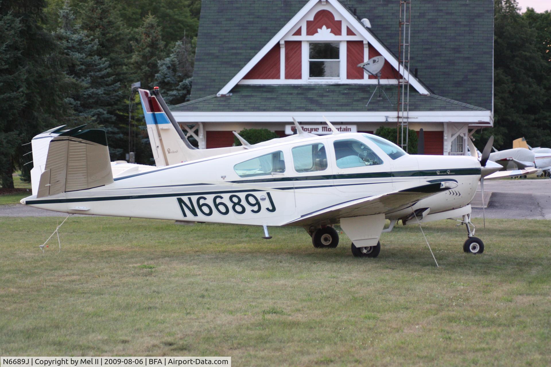 N6689J, 1979 Beech V35B Bonanza C/N D-10321, Parked