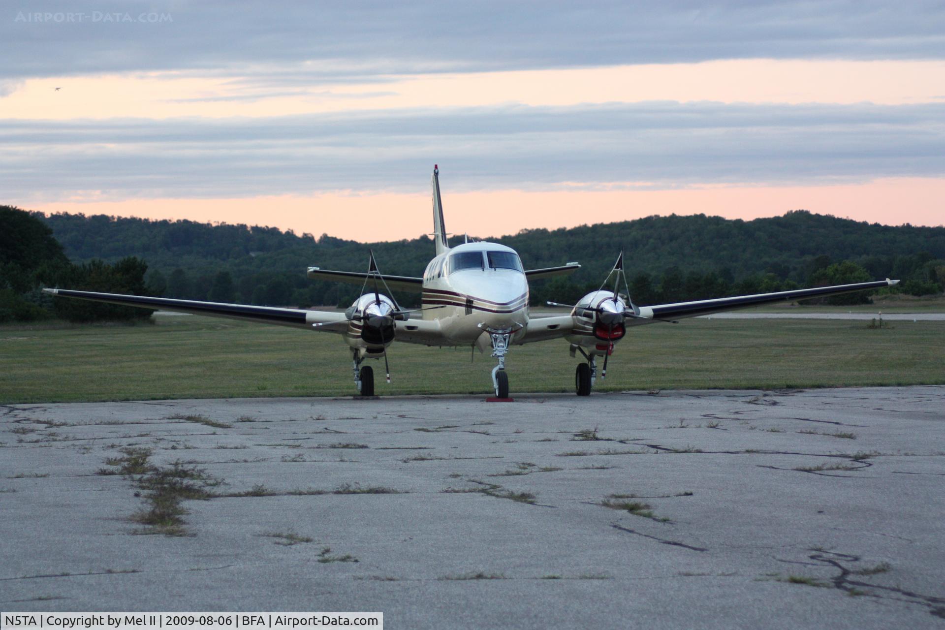 N5TA, 1977 Beech C90 King Air C/N LJ-724, Parked