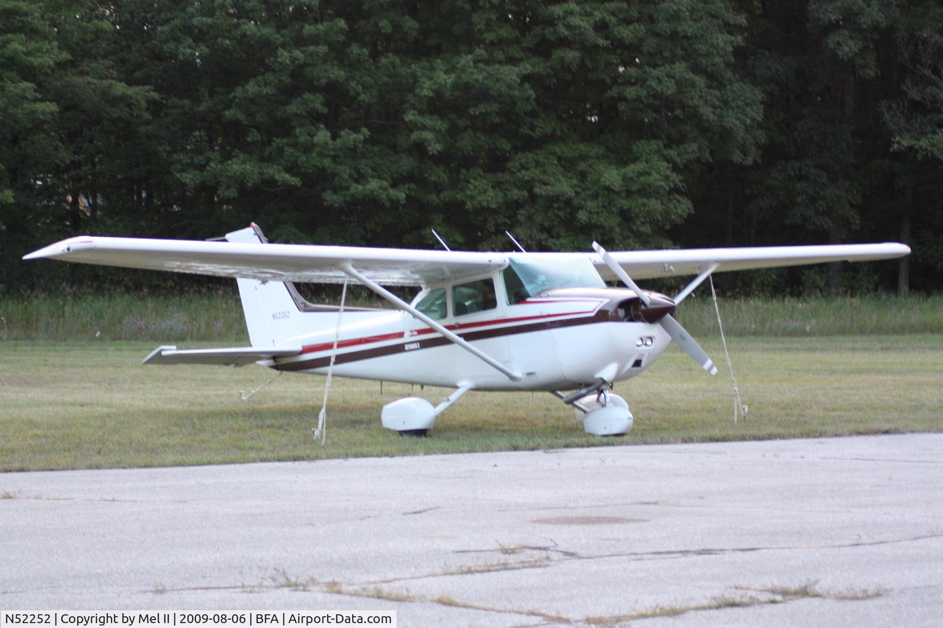 N52252, 1980 Cessna 172P C/N 17274461, Parked