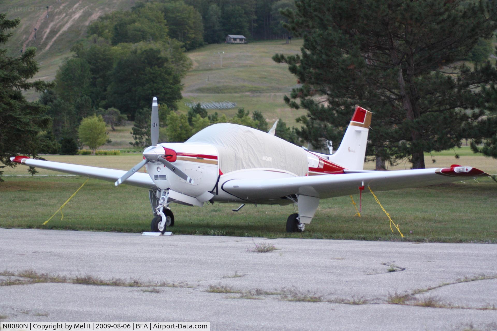 N8080N, 1992 Beech F33A Bonanza C/N CE-1688, Parked
