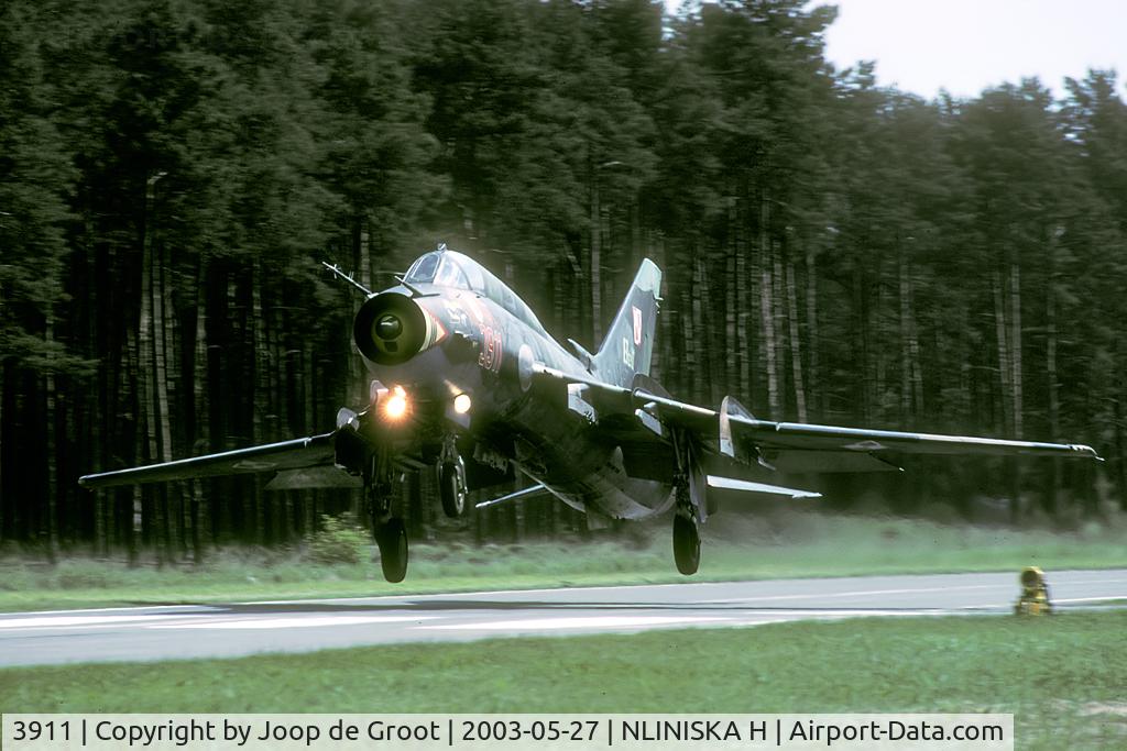 3911, Mikoyan-Gurevich MiG-29AS C/N 2960532039, Touch down on a narrow high way strip. The wings are over the verge indicating the dimensions of the strip that was used.