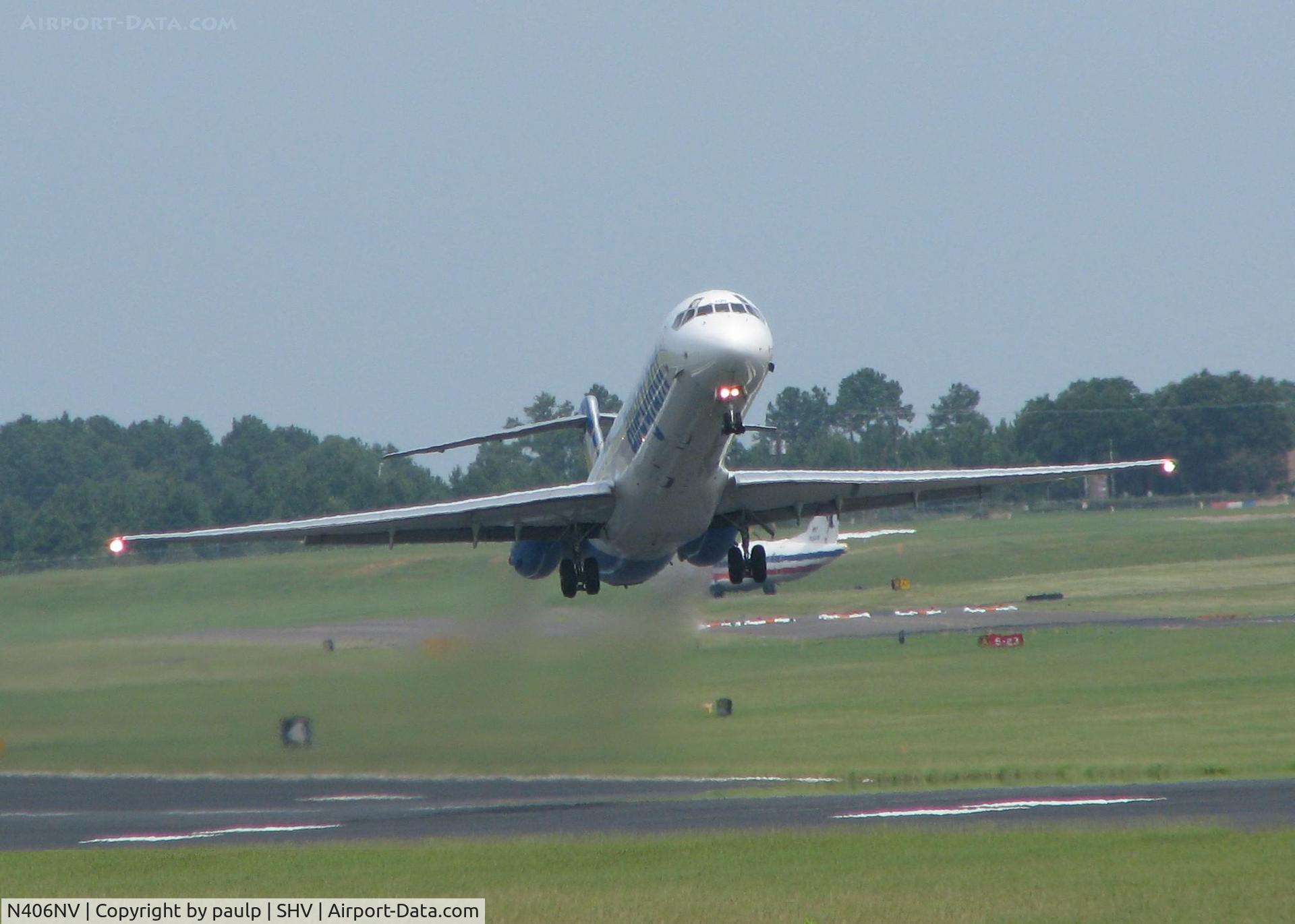 N406NV, 1991 McDonnell Douglas MD-82 (DC-9-82) C/N 49900, Lifting off of runway 14 at the Shreveport Regional airport.