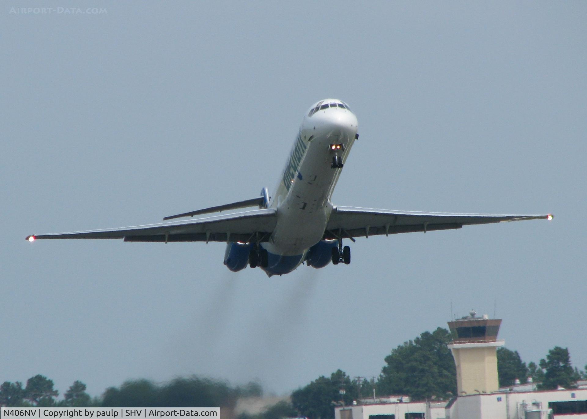 N406NV, 1991 McDonnell Douglas MD-82 (DC-9-82) C/N 49900, Off of runway 14 at Shreveport Regional.