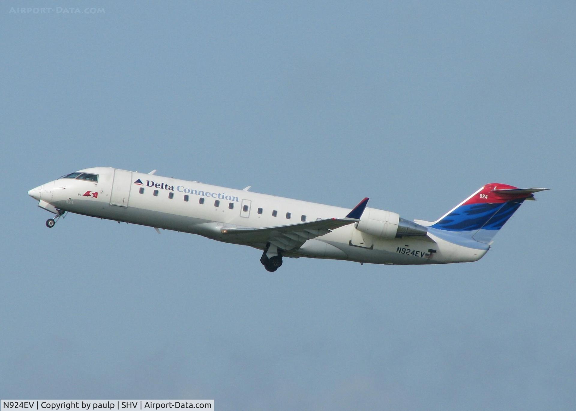 N924EV, 2003 Bombardier CRJ-200ER (CL-600-2B19) C/N 7830, Taking off from Shreveport Regional.