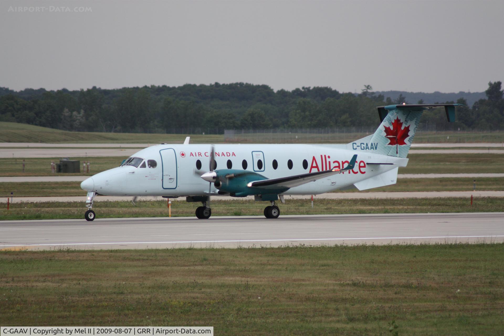 C-GAAV, 1996 Beech 1900D C/N UE-235, GGN7382 - CYYZ-KGRR - Landing RWY 26L