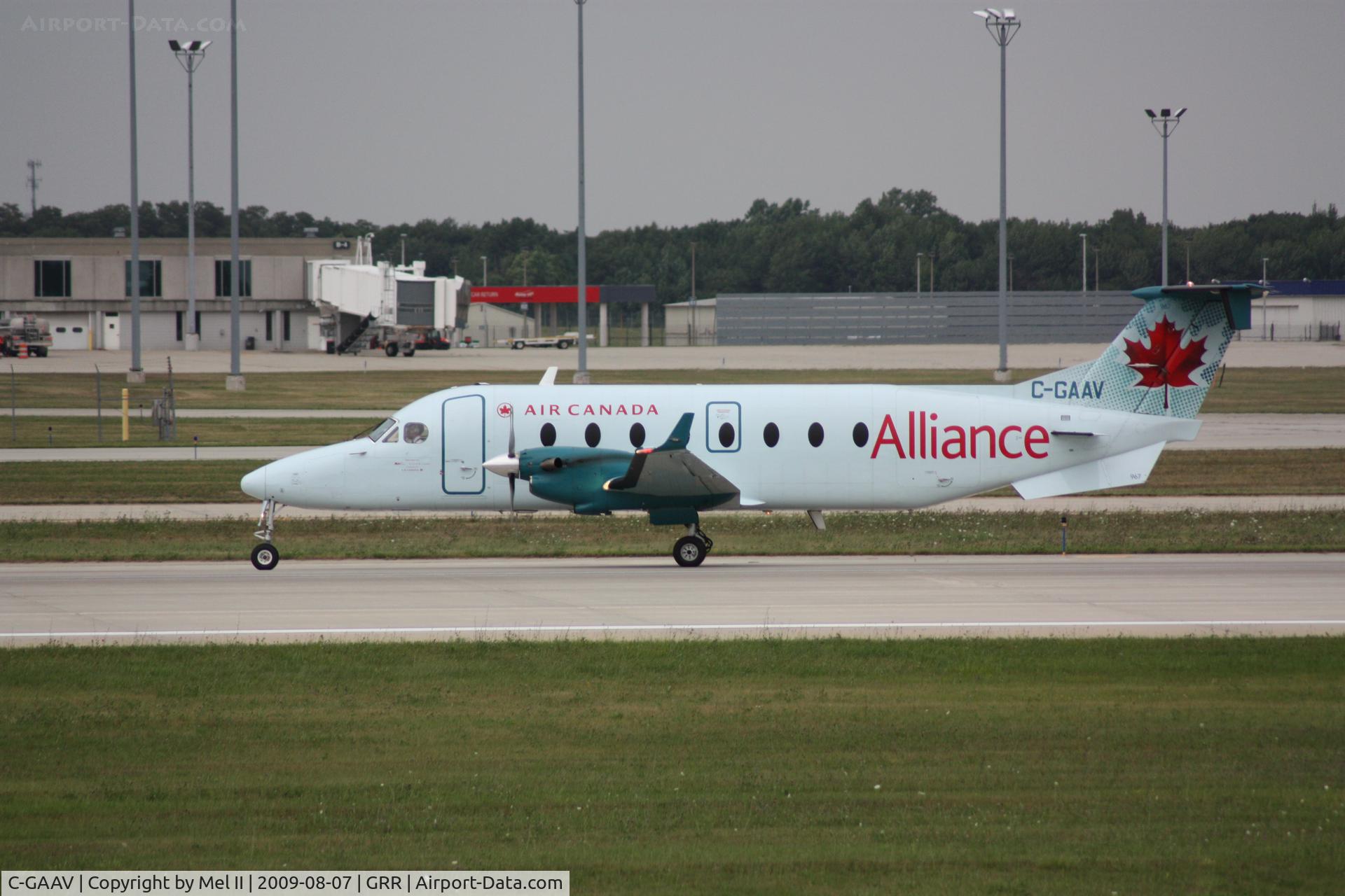 C-GAAV, 1996 Beech 1900D C/N UE-235, GGN7382 - CYYZ-KGRR - Landing RWY 26L