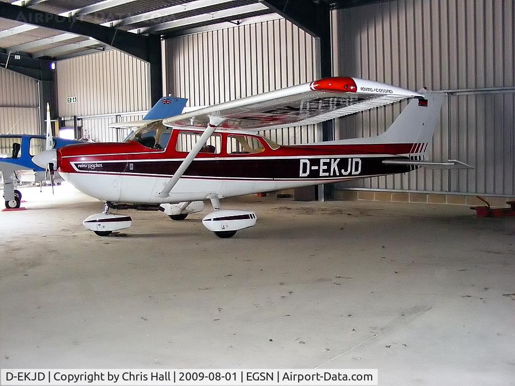 D-EKJD, Reims FR172F Reims Rocket C/N 0582, Cessna 172S in the hangar at Bourn Airfield