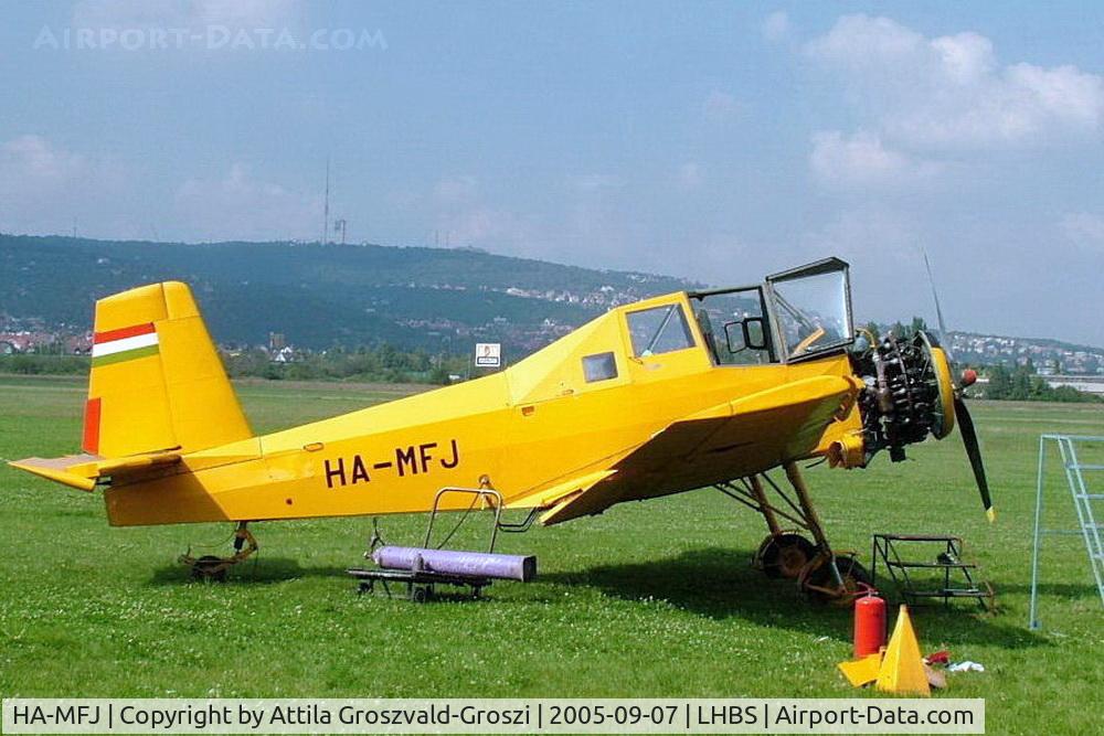 HA-MFJ, 1971 Let Z-37P Cmelak C/N 13-10, Originally this an agricultural airplane, but it is used for towing on this airport.
