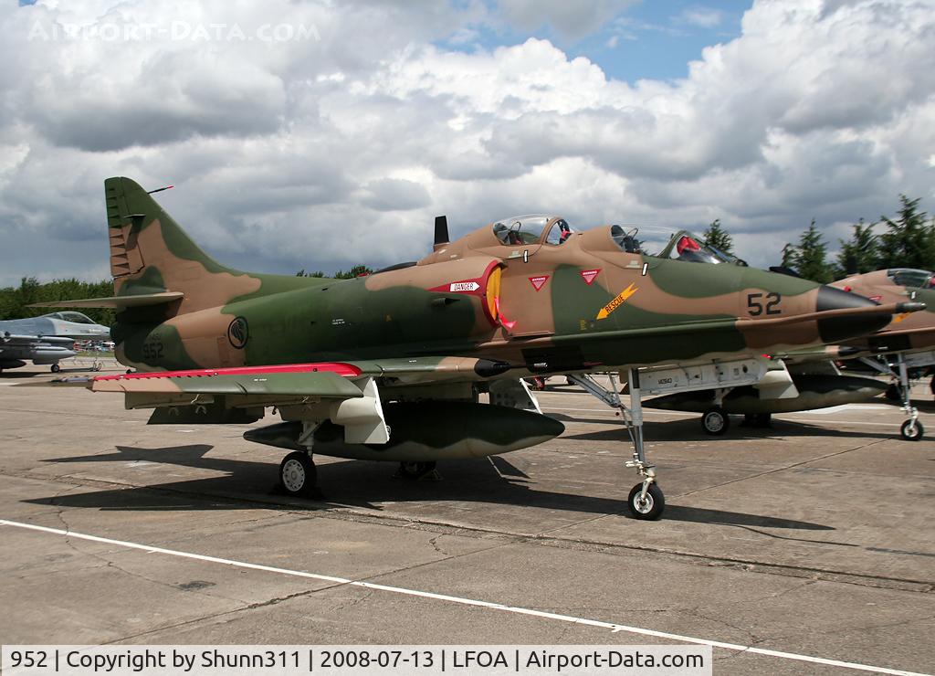 952, Douglas TA-4SU Skyhawk C/N 11905, Displayed during LFOA Airshow 2008