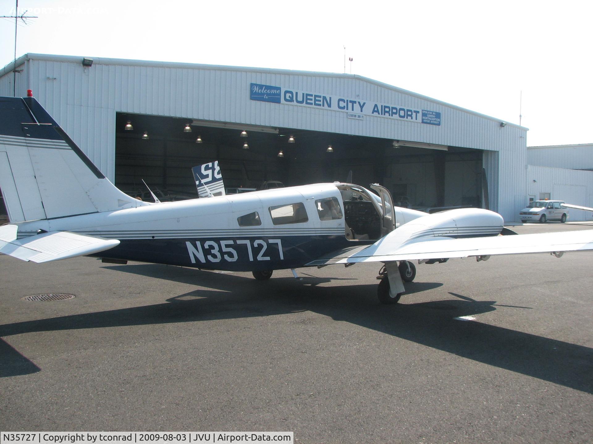 N35727, 1980 Piper PA-34-200T Seneca II C/N 348070084, at Queen City