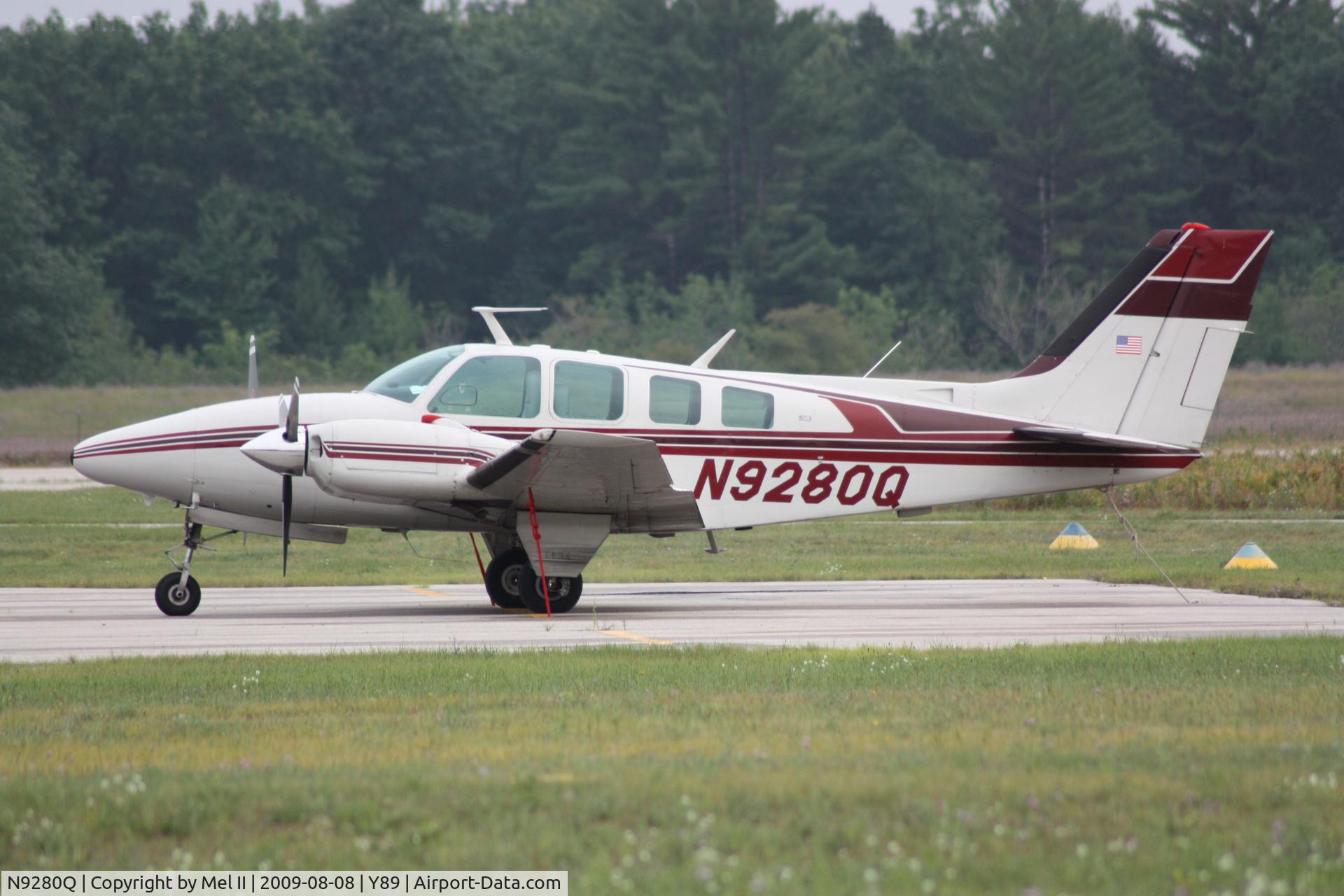 N9280Q, 1971 Beech 58 Baron C/N TH-150, Parked