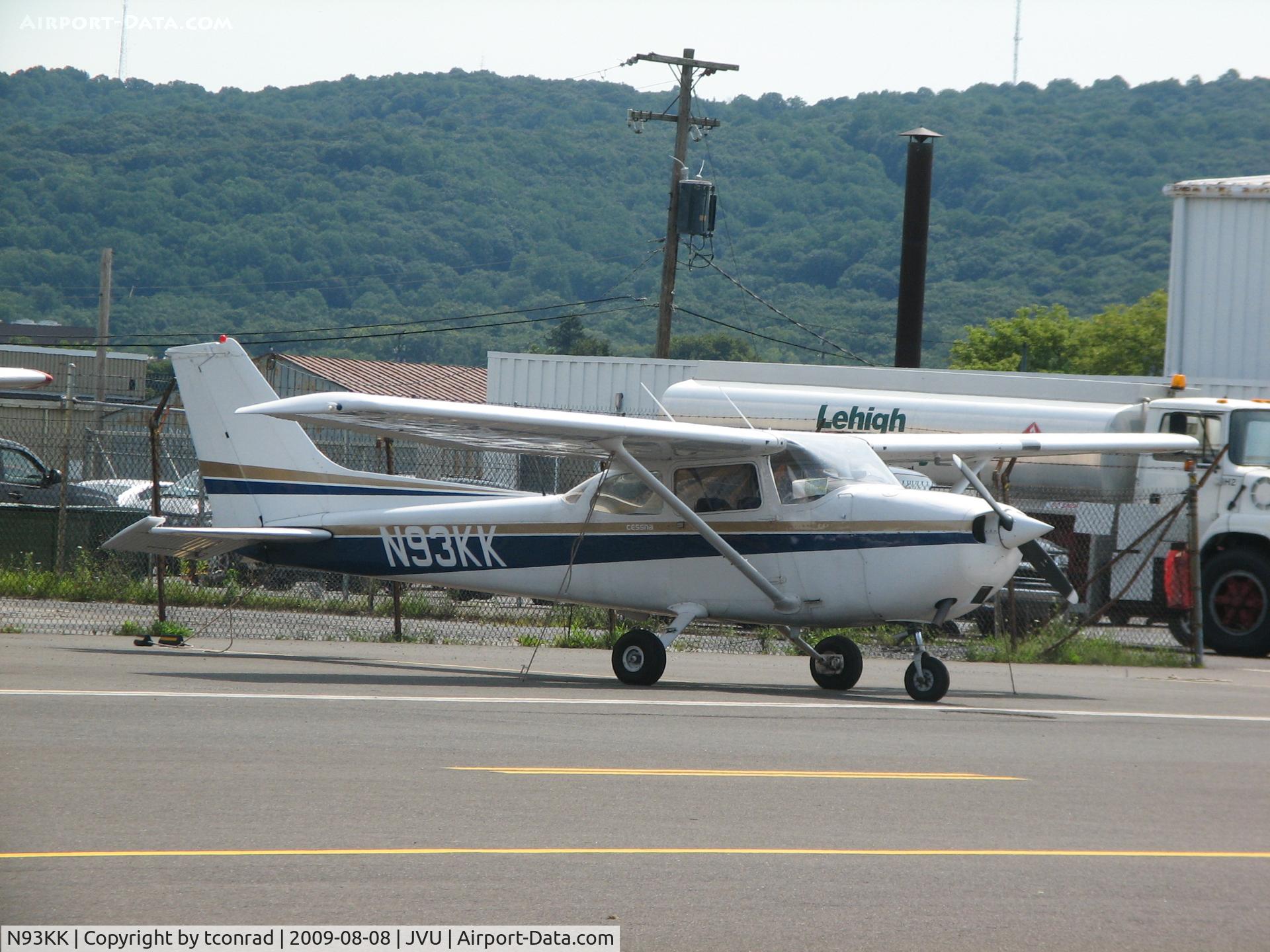 N93KK, 1975 Cessna 172M C/N 17266160, at Queen City