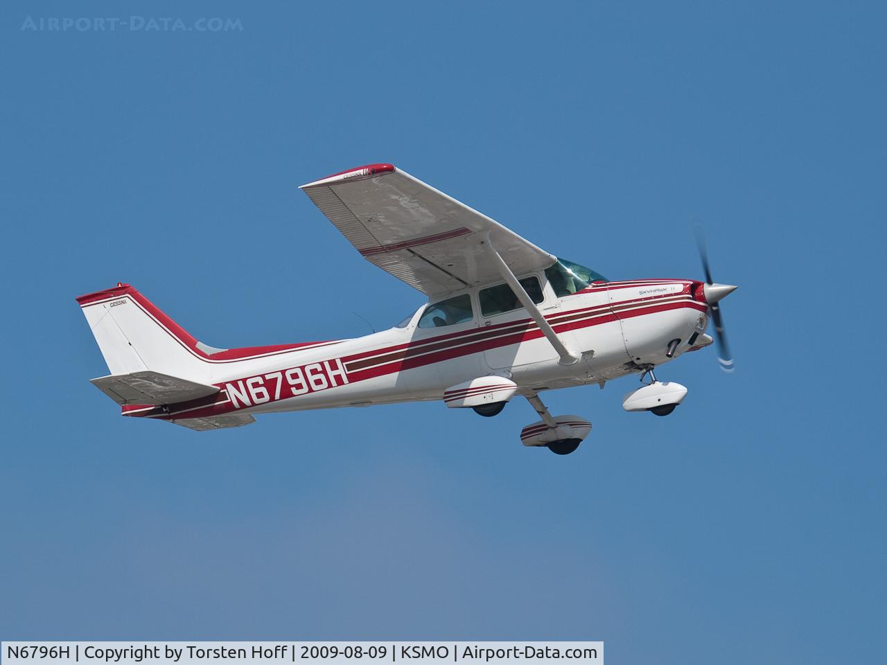 N6796H, 1975 Cessna 172M C/N 17265584, N6796H departing from RWY 03