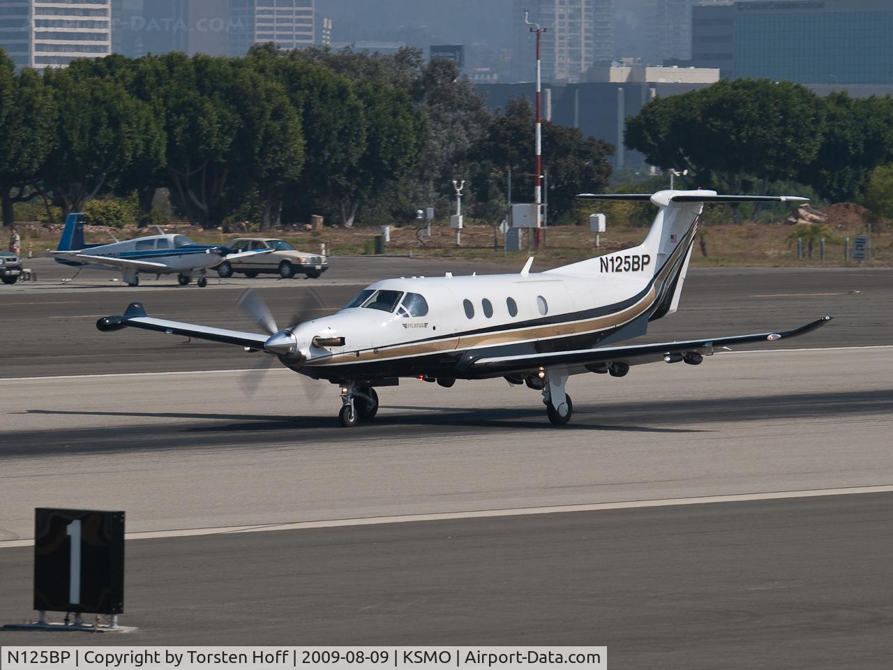 N125BP, 2008 Pilatus PC-12/47E C/N 1012, N125BP departing from RWY 21