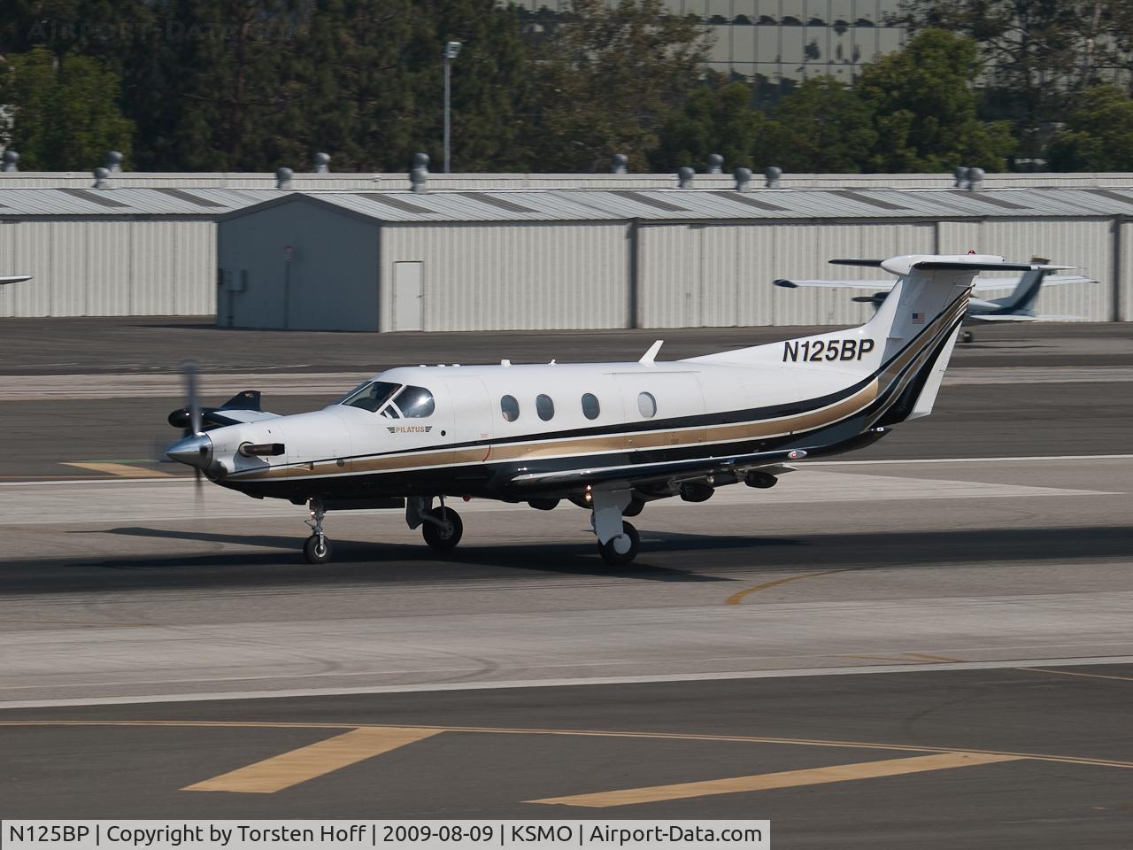 N125BP, 2008 Pilatus PC-12/47E C/N 1012, N125BP departing from RWY 21