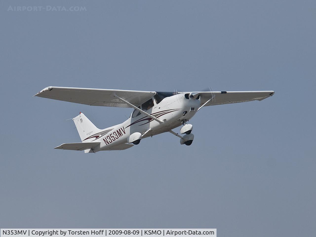 N353MV, 2005 Cessna 172S C/N 172S9908, N353MV departing from RWY 03
