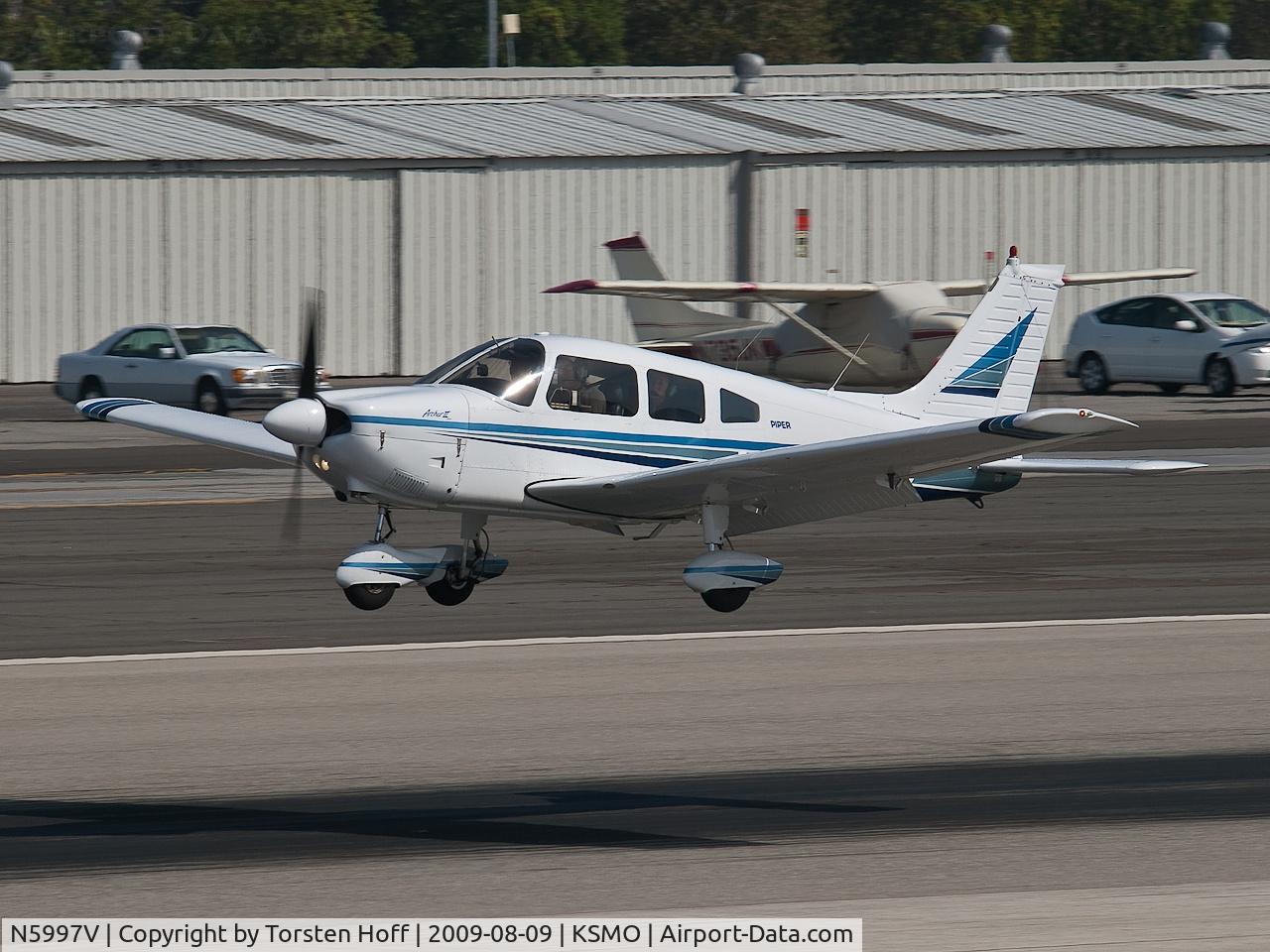 N5997V, 1977 Piper PA-28-181 Archer II C/N 28-7790515, N5997V arriving on RWY 21