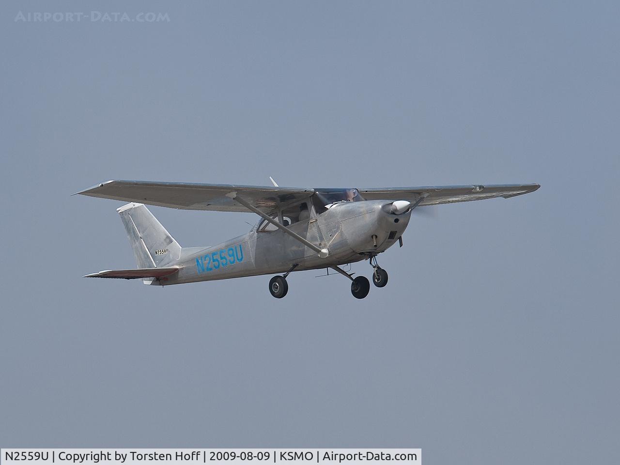 N2559U, 1963 Cessna 172D C/N 17250159, N2559U departing from RWY 03