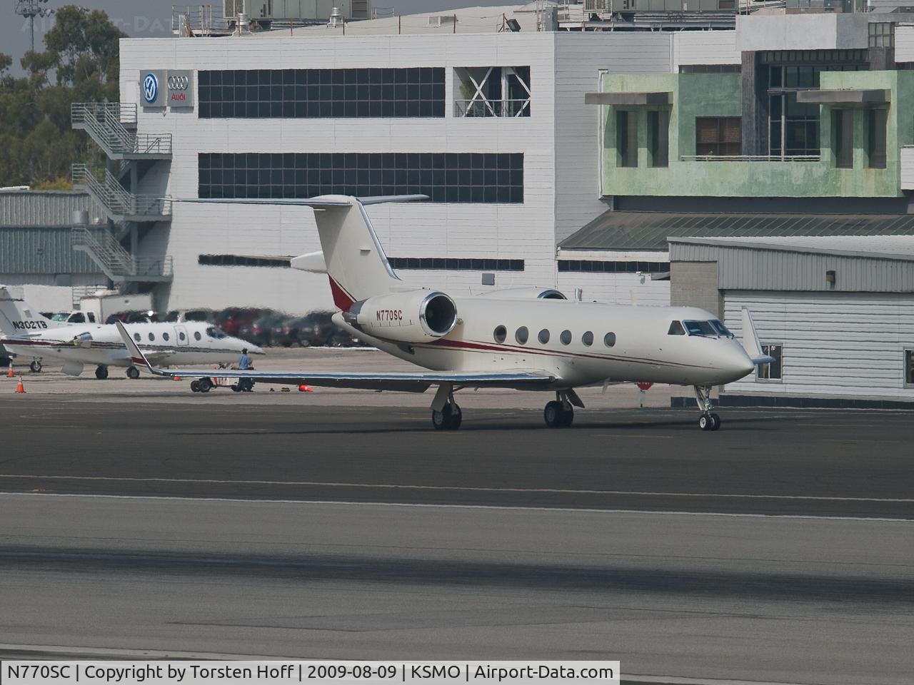 N770SC, 1988 Gulfstream Aerospace G-IV C/N 1056, N770SC taxiing