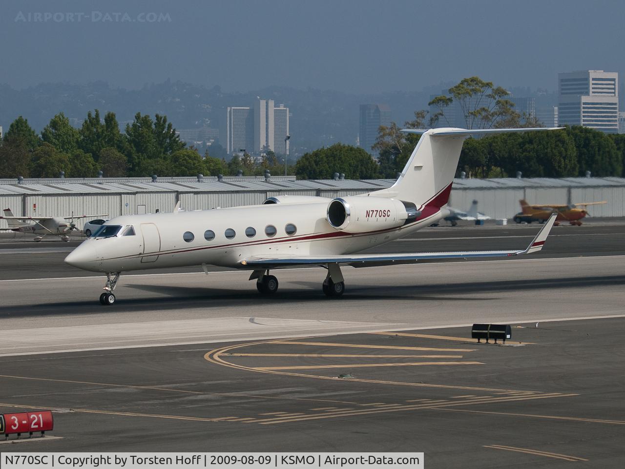 N770SC, 1988 Gulfstream Aerospace G-IV C/N 1056, N770SC departing from RWY 21