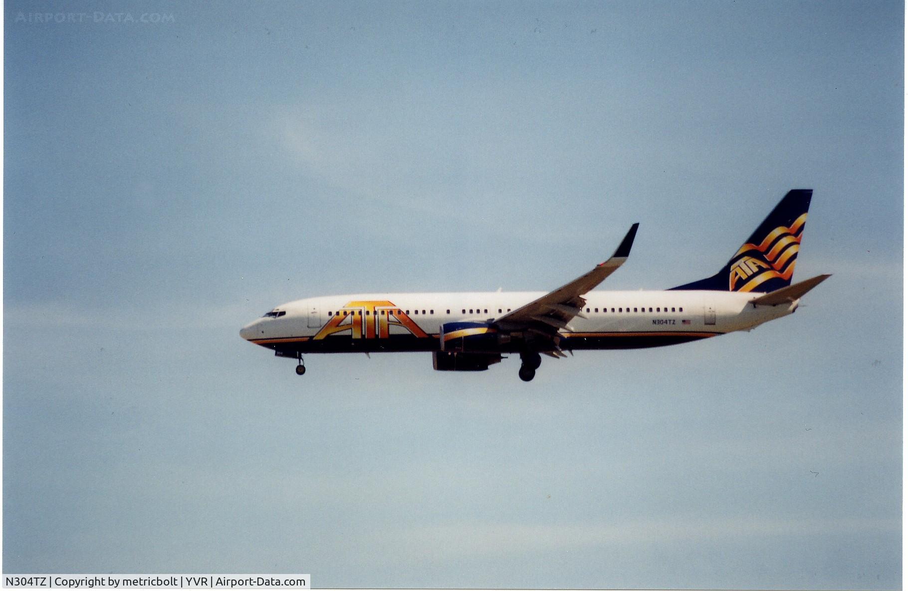 N304TZ, 2001 Boeing 737-83N C/N 30675, Landing at YVR,Jun.2002