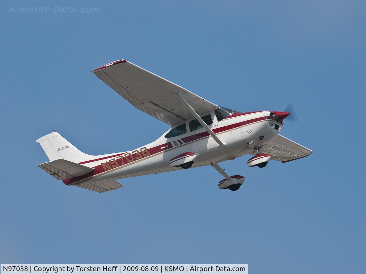 N97038, Cessna 182 Skylane C/N 18266947, N97038 departing from RWY 03