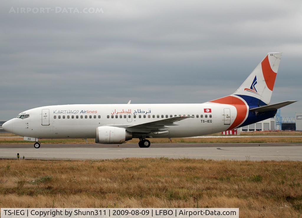 TS-IEG, 1998 Boeing 737-31S C/N 29116, Taxiing to the terminal...
